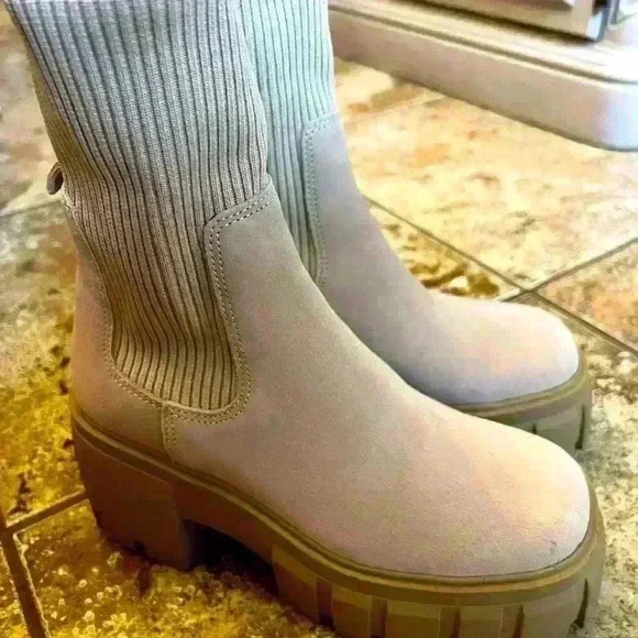 Women's Liberti Lug Sole Boots size 6.5 - Picture 1 of 4